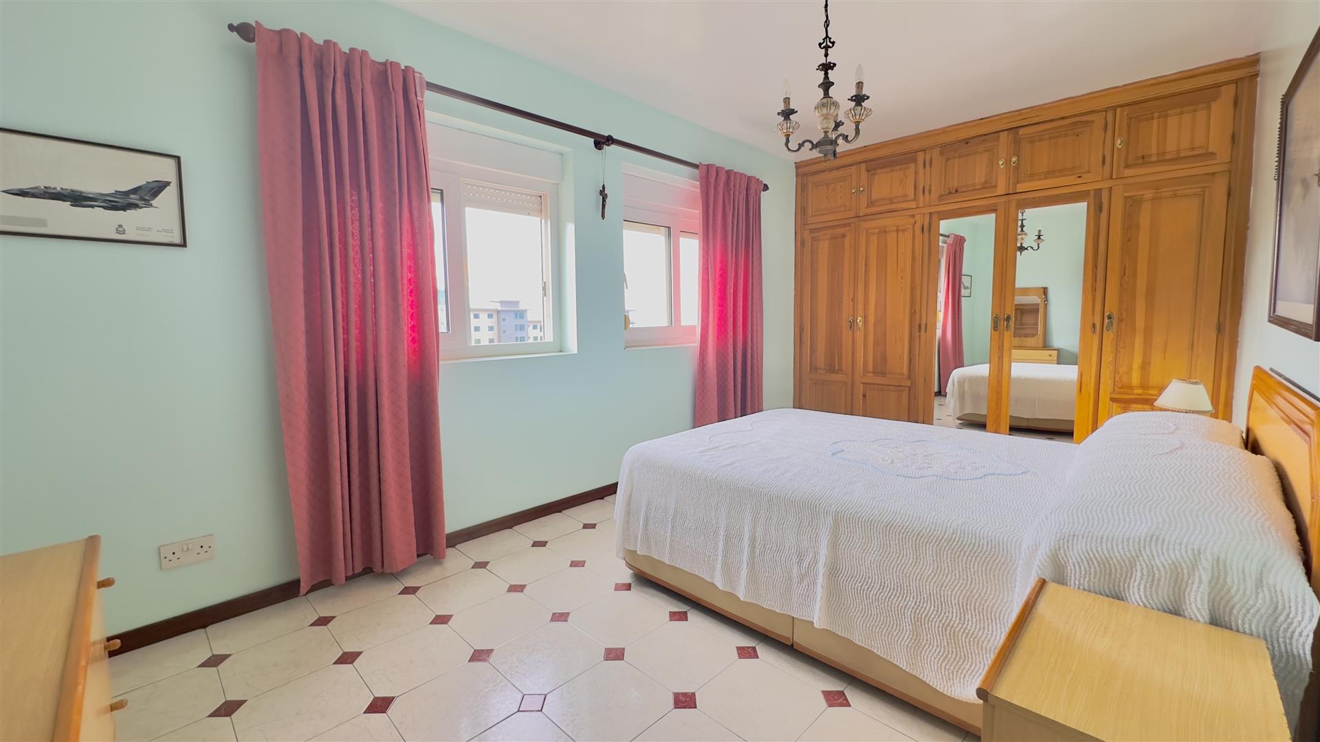 Image of House - detached - 4 Bedrooms - 2 Bathrooms for Sale in South District-Gibraltar, Image 6